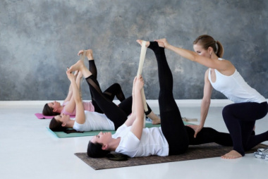 20 tư thế yoga giúp bạn giãn cơ gân kheo hiệu quả