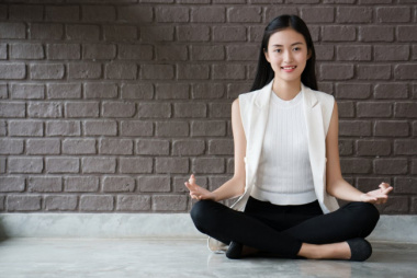 10 lợi ích của yoga văn phòng khiến nhiều người bất ngờ