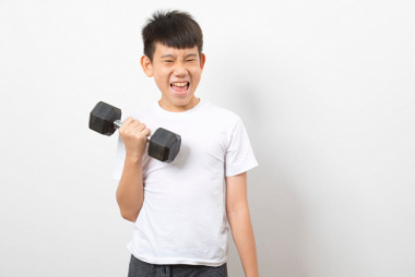 Tập luyện với tạ có giúp tăng cân cho trẻ em?