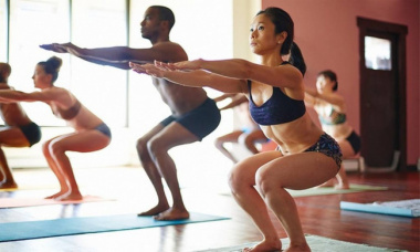 Bikram yoga là gì – Điểm danh 10 lợi ích bất ngờ của loại hình này