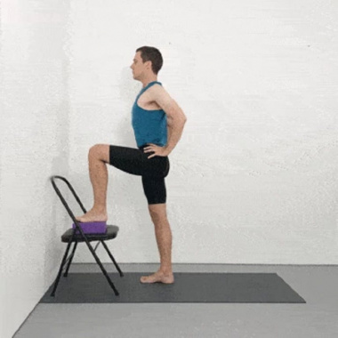 Tập iyengar yoga với ghế: Mách bạn cách tập đúng chuẩn
