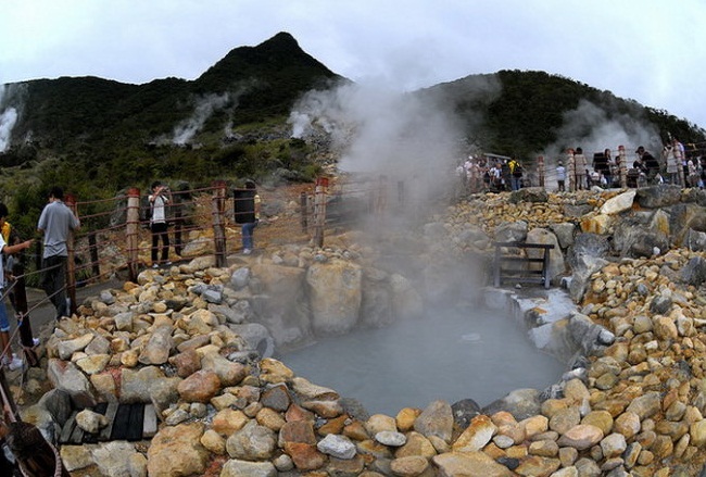 du lịch nhật bản 2018, thắng cảnh nhật bản, thung lũng owakudani nhật bản, thư giãn với suối nước nóng tự nhiên ở thung lũng owakudani nhật bản