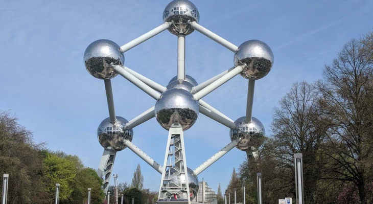 Atomium - biểu tượng độc đáo của Brussels