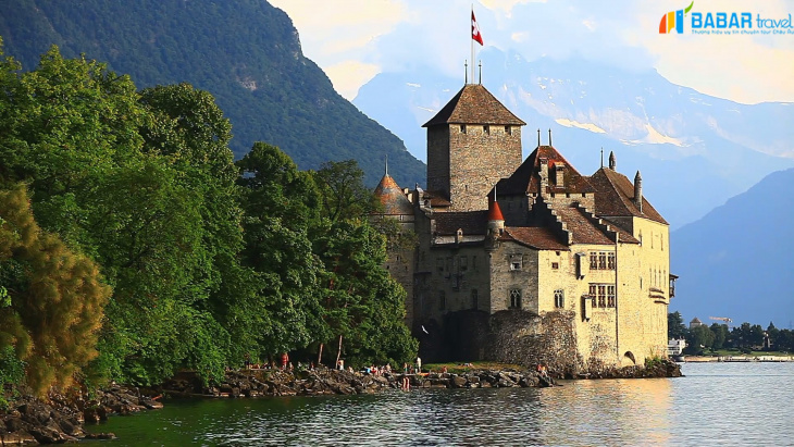 Lâu đài Chillon - lâu đài xinh đẹp của Thụy Sĩ trong thơ ca