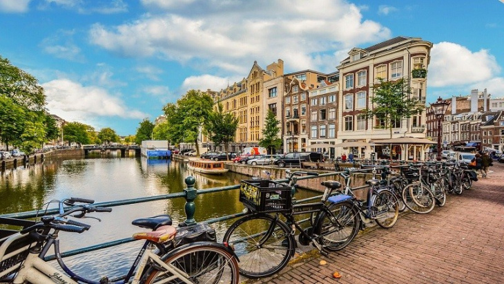 Amsterdam – thành phố chở những kỷ niệm du lịch Châu Âu qua khắp ngõ hẻm xinh đẹp