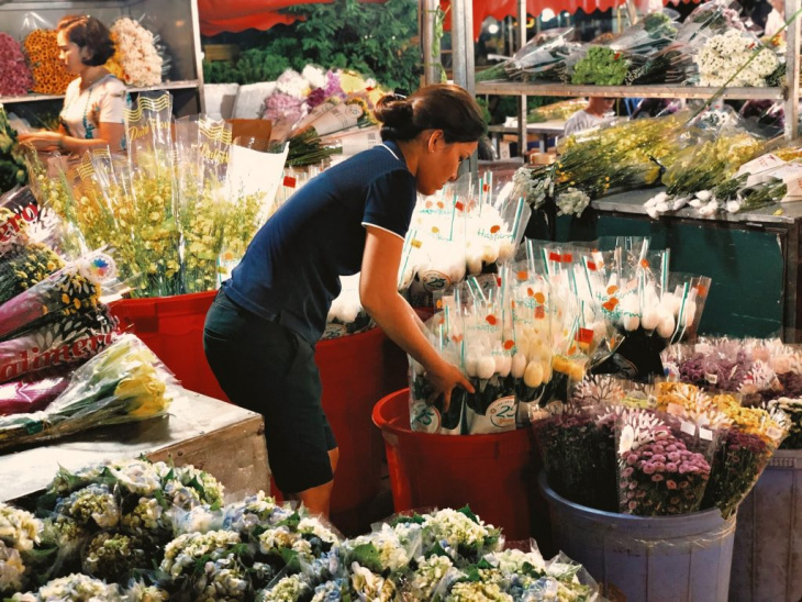 Kinh nghiệm đi chợ hoa Quảng Bá – cuộc sống về đêm giữa lòng Hà Nội