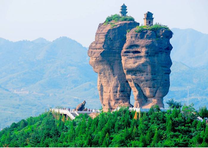 Bí ẩn về núi Song Tháp Trung Quốc có 2 bảo tháp nghìn năm tuổi