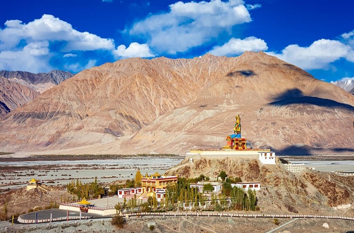 Mê mẩn trước vẻ đẹp kỳ diệu của những địa điểm du lịch Ladakh