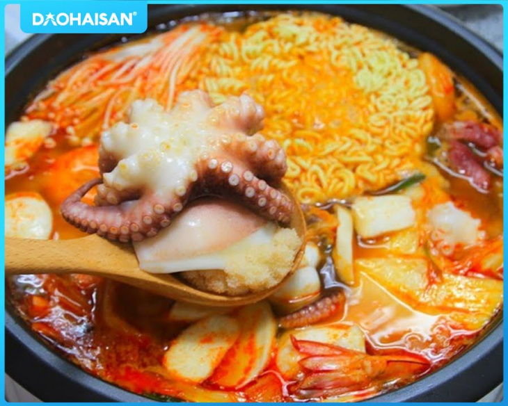 ẩm thực, món ngon, mách nhỏ cách nấu lẩu kim chi hải sản hàn quốc chua cay ấm bụng cho cả nhà