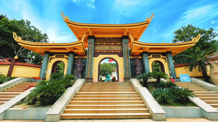 khám phá, trải nghiệm, chùa phú quốc: top 17 ngôi chùa đẹp nổi tiếng linh thiêng nhất