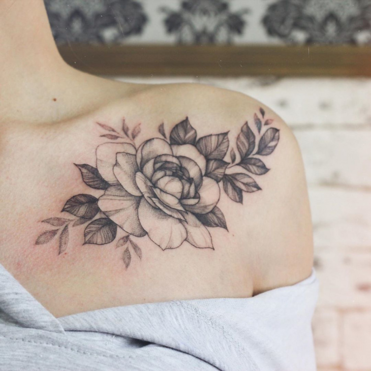 hình xăm hoa màu ở vai cho nữ - Tattoo Gà