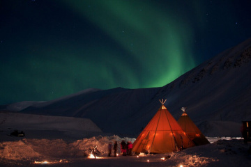 9 địa điểm cắm trại sang trọng nhất để ngắm cực quang ở Iceland