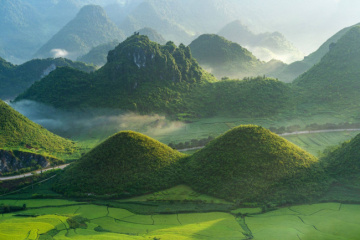 Review núi đôi Quản Bạ, Hà Giang: Tuyệt tác thiên nhiên nơi địa đầu Tổ quốc