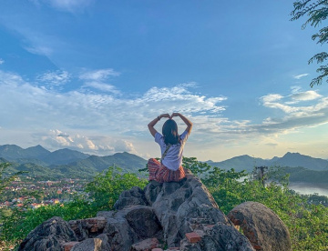 Núi Phou Si Lào - tọa độ săn ánh hoàng hôn đẹp nhất Luông Pha Băng