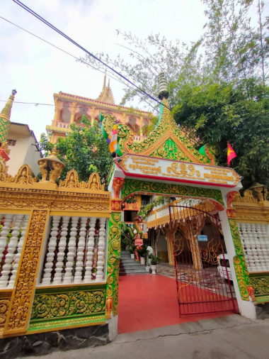 Travel Guide to Pitu Khosa Rangsay Pagoda: Can Tho's Most Beautiful Khmer Pagoda