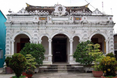 Huynh Thuy Le Old House, Dong Thap: Where Time Recalls a Romancer