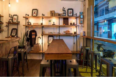 Whiskey & Wares Bar for Expats in Saigon