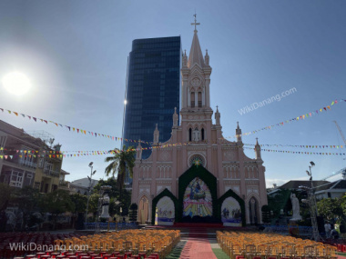 Nhà thờ Chính Toà Đà Nẵng (Nhà thờ Con Gà) - lớn nhất Đà Nẵng