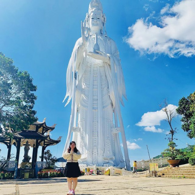 Choáng ngợp trước vẻ đẹp hùng vỹ của đại tượng Phật Bồ Tát cao 71 mét ở Lâm Đồng