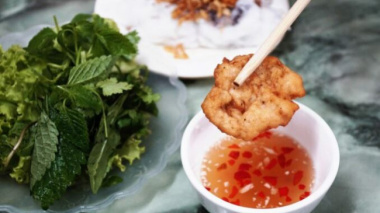 Ha Long land shares delicious restaurants without ‘hacking’