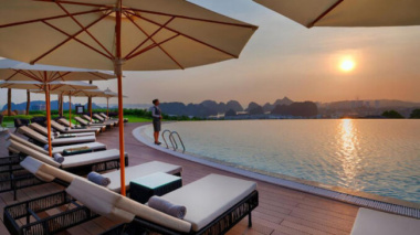 Five luxury resorts overlooking Ha Long Bay