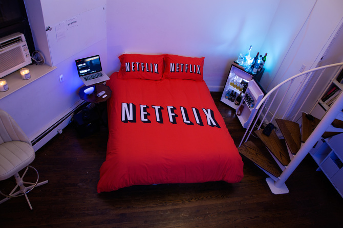 khám phá, trải nghiệm, netflix and chill là gì: văn hoá xem phim bình thường hay mang ý nghĩa khác?