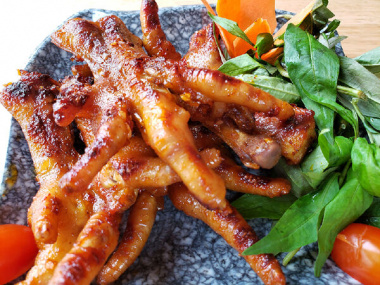 Top 12 quán chân gà nướng ngon ăn một lần nhớ mãi không quên ở Hà Nội