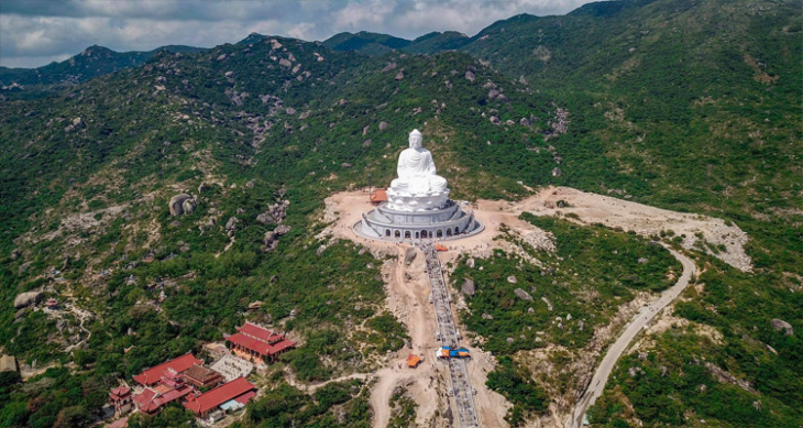 nghỉ dưỡng, chùa ông núi – ngôi chùa linh thiêng của vùng đất bình định