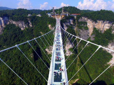 Top 5 cây cầu kính đáng sợ nhất thế giới không dành cho người yếu tim