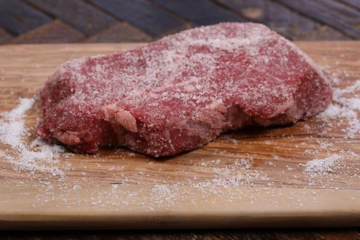 khử mùi hôi thịt bò, cách làm thịt bò hết hôi, mẹo nhà bếp, , ẩm thực, nấu thịt bò cho một thứ vào đảm bảo ngon mềm, không mất chất