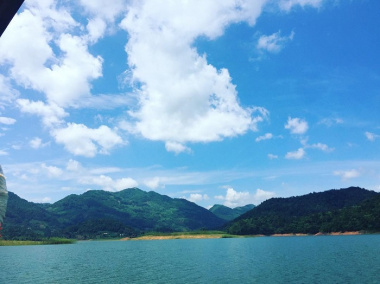 Vì sao khu du lịch hồ Cấm Sơn Bắc Giang được ví như ‘Vịnh Hạ Long trên núi’?