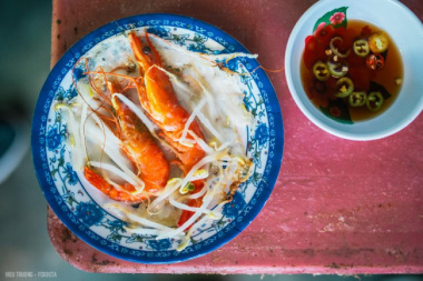 Bánh khoái cá kình – Món ăn đặc trưng của người Huế