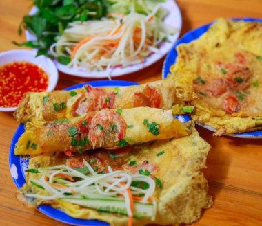 Cuốn tôm thịt và 5 loại bánh được yêu thích tại Huế