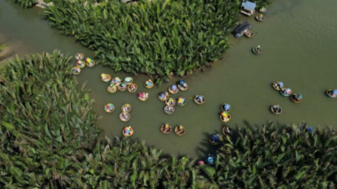 Cam Thanh water coconut forest attracts tourists in the summer