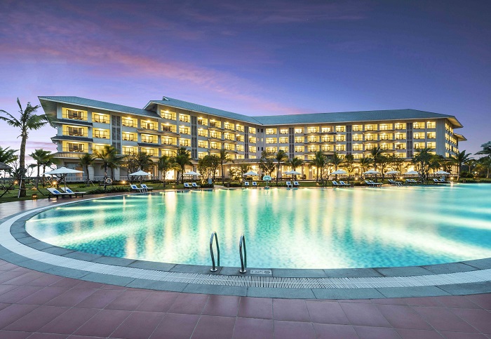 khách sạn nghệ an, melia vinpearl cua hoi beach resort có gì chơi? 11 điểm đến gần melia vinpearl cua hoi beach resort siêu hấp dẫn