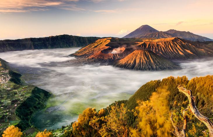 du lịch bali, du lịch indonesia, du lịch jakarta, du lịch java, núi lửa bromo, có gì trong miệng núi lửa bromo ở đông java, indonesia?