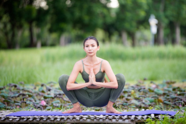 4 bài tập hatha yoga cơ bản cho một giấc ngủ chất lượng