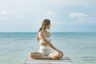 Mẹo chữa cứng cổ với các bài tập hatha yoga