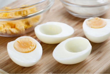 Có nên ăn lòng trắng trứng thay vì cả quả trứng?