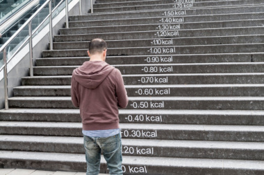 Leo cầu thang giảm được bao nhiêu calorie? Có giảm cân được không?
