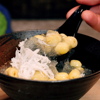 Cách nấu chè yến hạt sen cực dễ lại thơm ngon bổ dưỡng