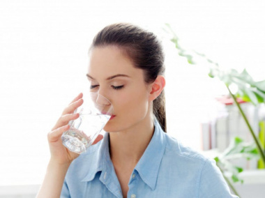 Uống nước nóng giúp giảm cân và 9 công dụng kỳ diệu khác