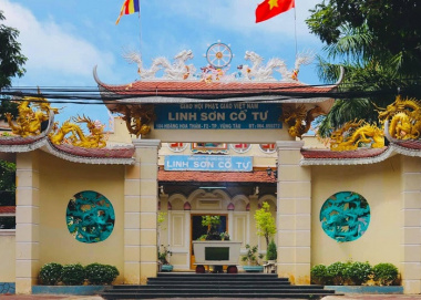 Vãn cảnh Linh Sơn Cổ Tự - ngôi chùa nổi tiếng ở Vũng Tàu thu hút du khách