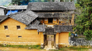 Homestay Auberge de Meovac – Nhà cổ Mèo Vạc trăm tuổi của người Mông