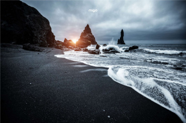 Kỳ lạ biển cát đen Reynisfjara ở Iceland