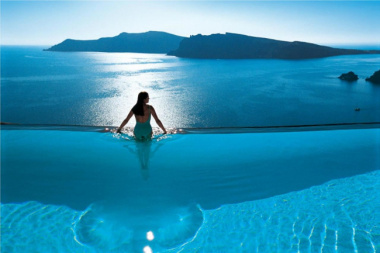 10 khách sạn có khung cảnh ngoạn mục nhất Santorini