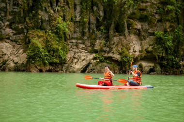 Kayak trên sông Nho Quế ở Hà Giang