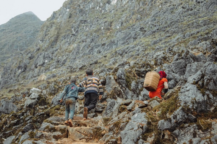 reviews, kinh nghiệm đi trekking vách đá thần trên núi cô tiên