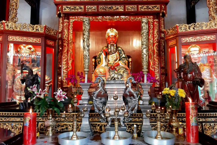 khám phá, chùa ông quận 5 – cổ tự người hoa nổi tiếng cầu duyên linh thiêng