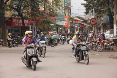 First Impressions of Vietnam: Holy *&^$£, So Many Motorbikes!